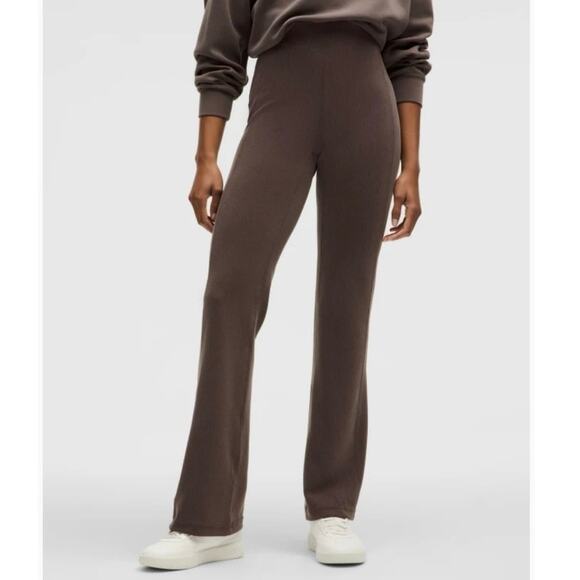 NWT Lululemon Ribbed Softstreme Flared Pant Leggings Espresso Brown Size 2 - Picture 1 of 9